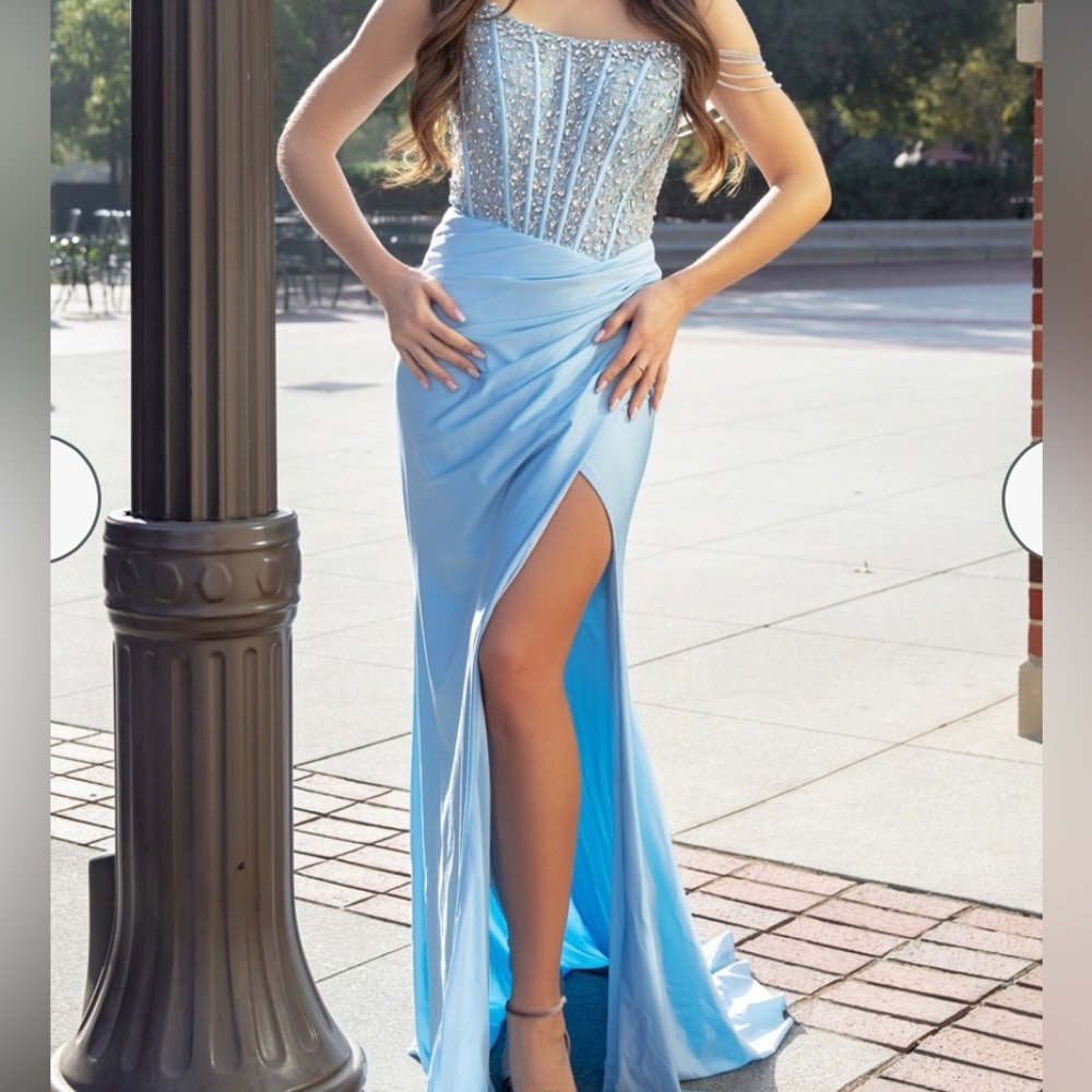 Elegant Blue Evening Gown